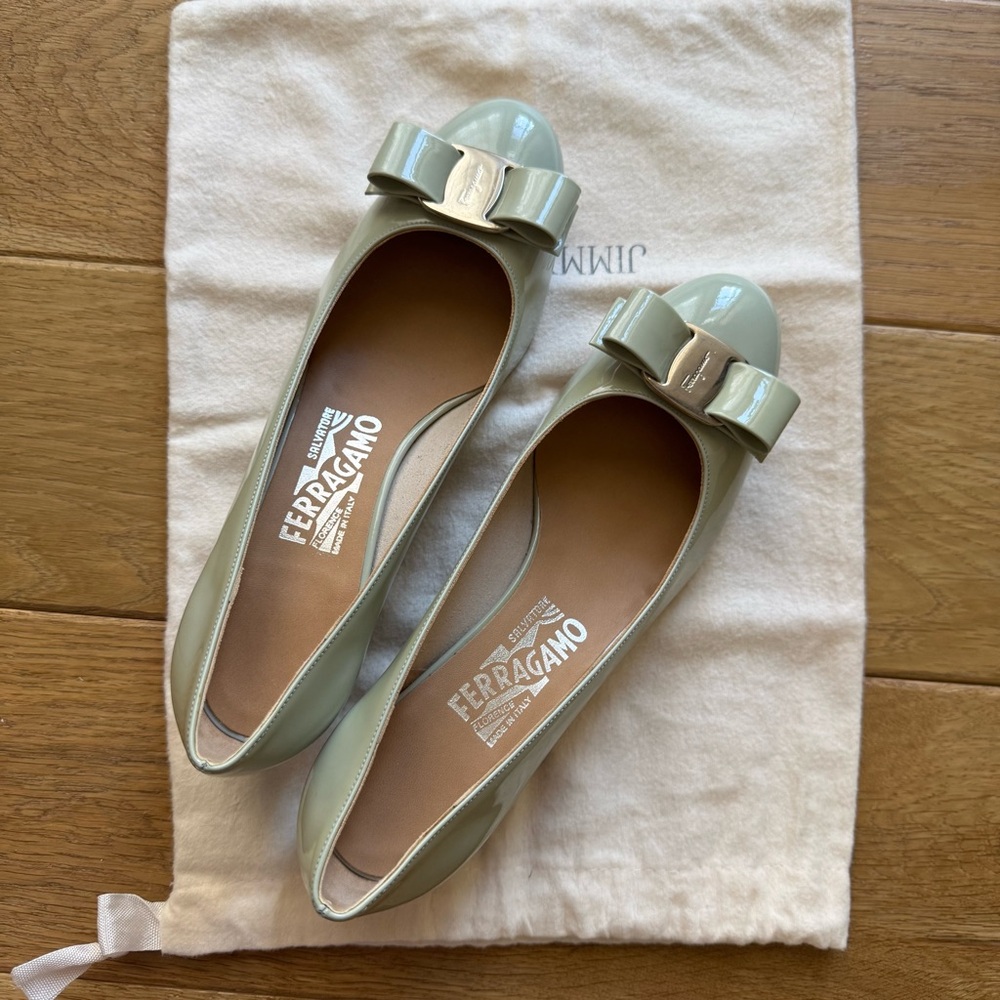 Salvatore Ferragamo Vara Pumps Green 37